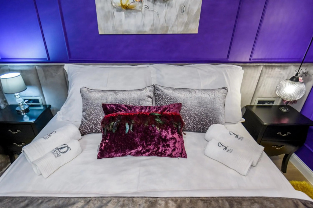 DiVine Luxury Apartment Purple