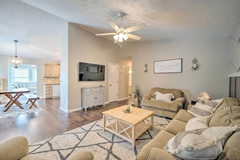 Oak Island Getaway w/ Yard - Walk to Beach!