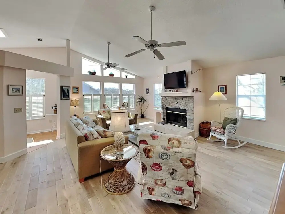 Seascape Beachhouse by Distinctive Beach Rentals