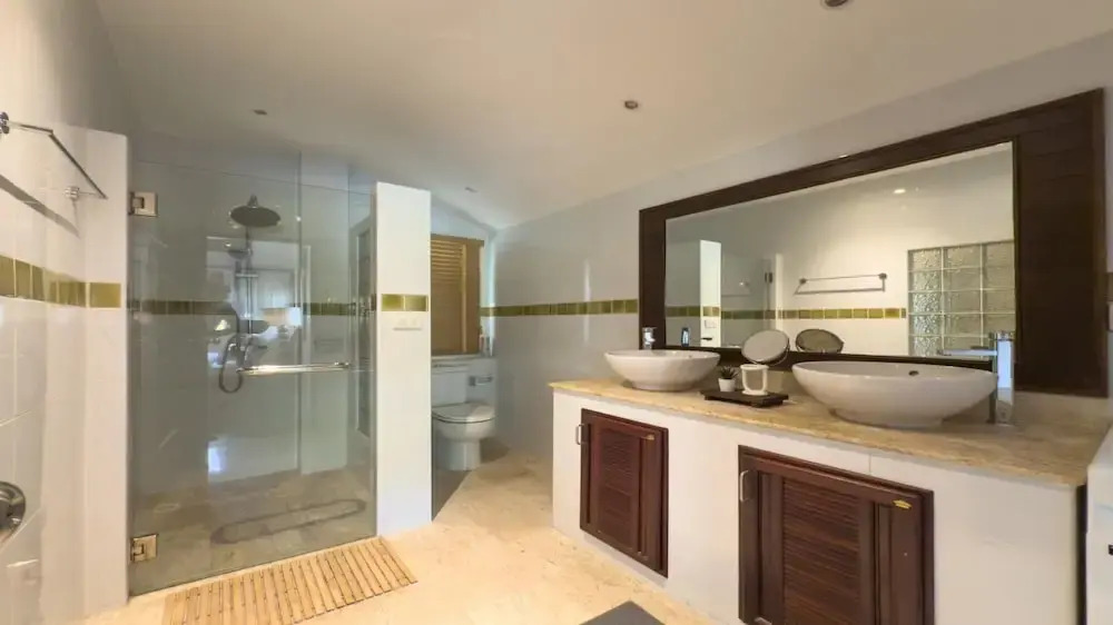 Tropical Poolside Villa - SGB4