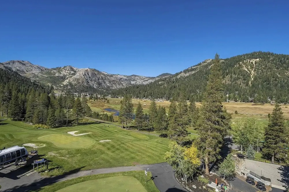 Ski-in/ski-out! 2BR Condo w/ Resort Pools, Spa