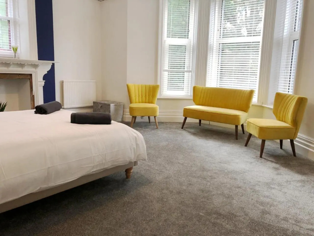 The Chine- A Spacious Studio Close to the Beach