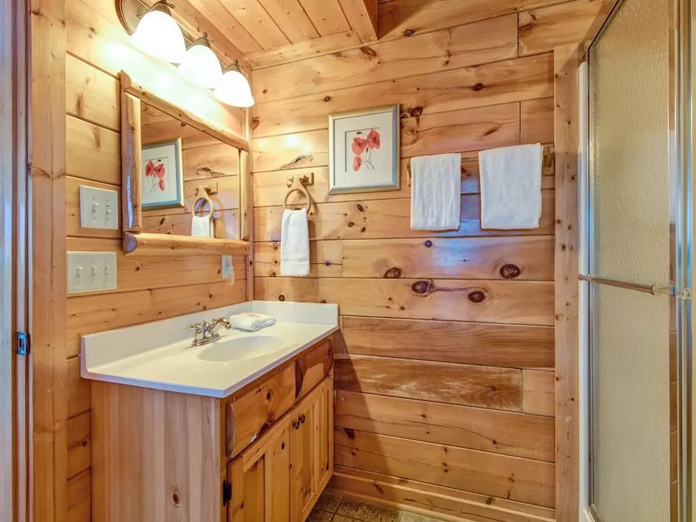Bella Yani - Three Bedroom Cabin
