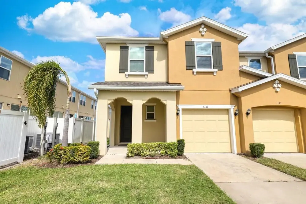 Cinthia s 4-bed Compass Bay Vacation Townhome