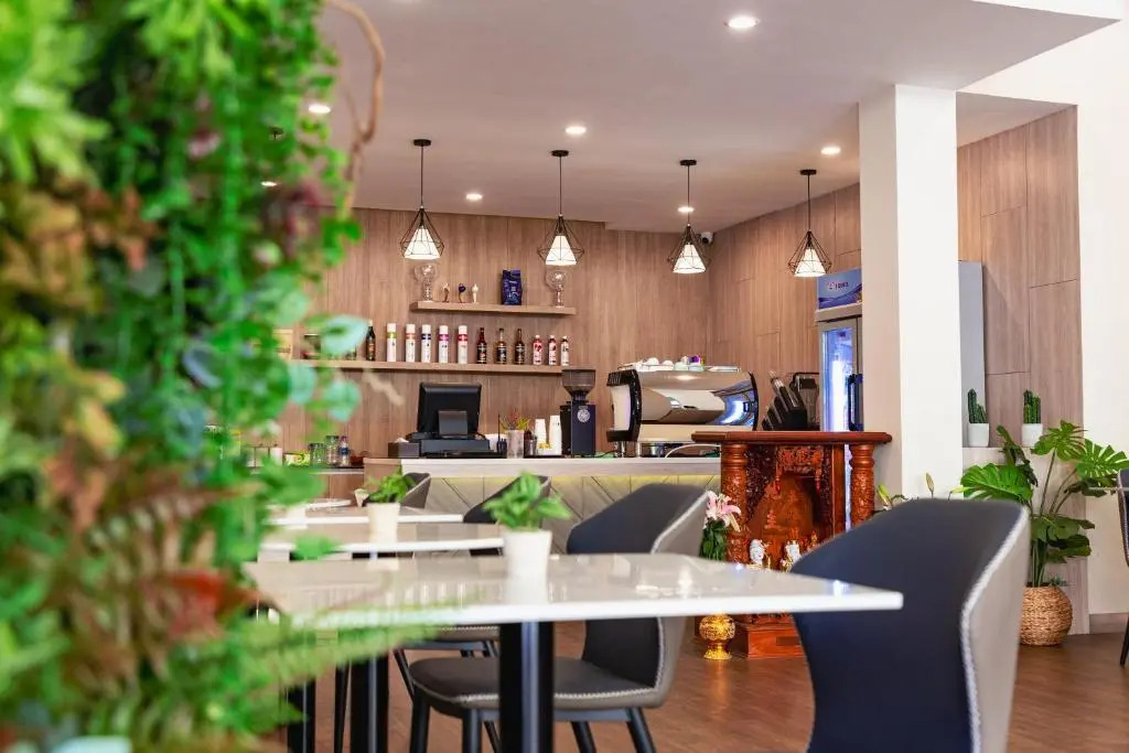 Joli Hotel