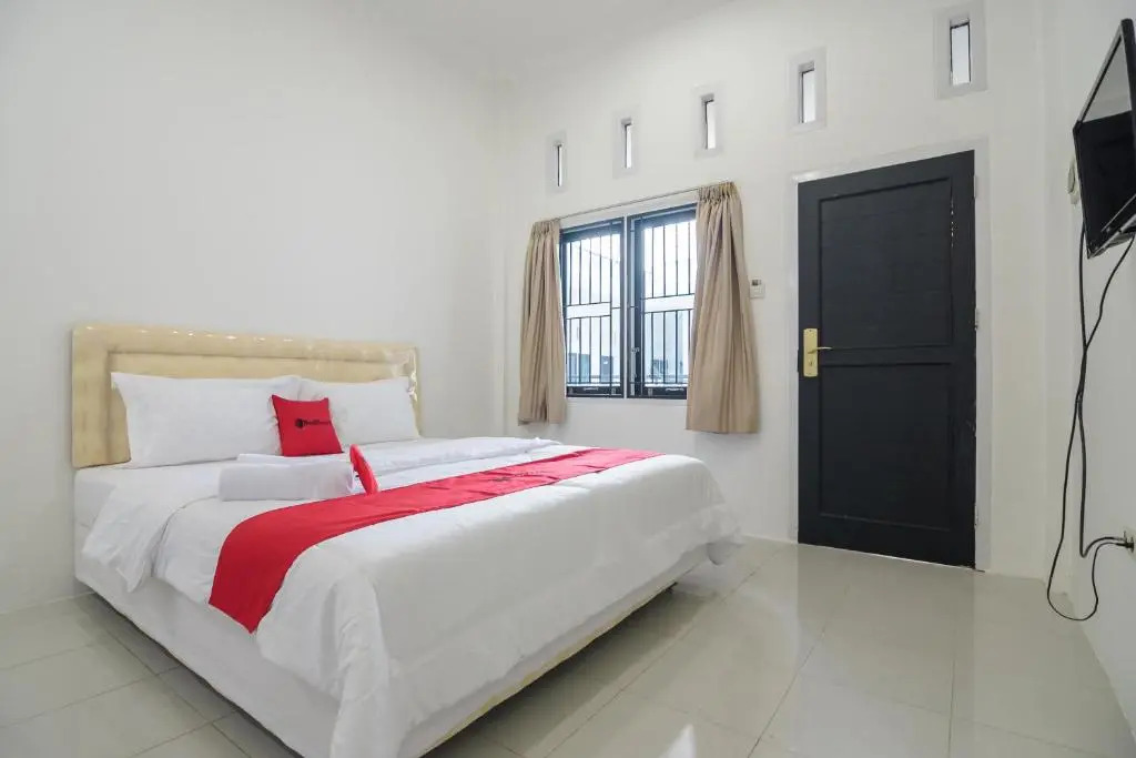 RedDoorz Syariah near Sultan Thaha Airport Jambi