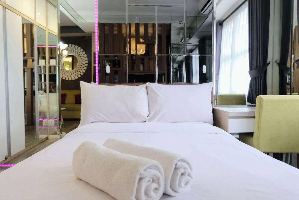 Spacious and Unique Studio with City View Apartment at Parahyangan Residence By Travelio