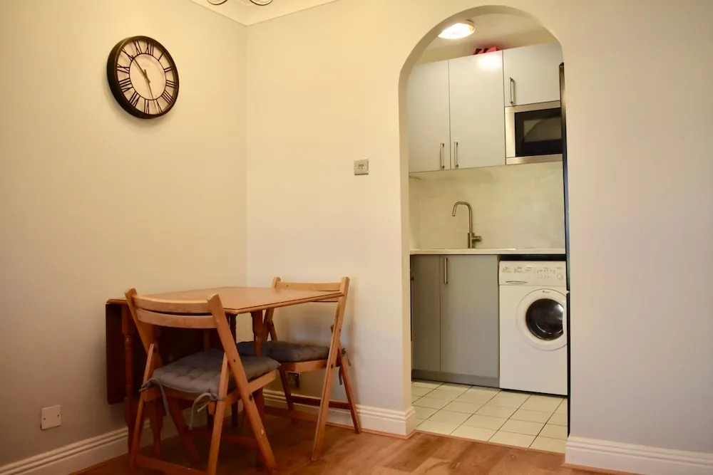 Recently-Renovated 1 Bedroom Flat in Dublin Centre