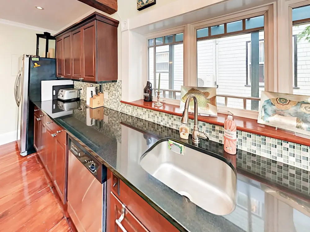 8 Roberts Avenue Home 2 Bedrooms 2 Bathrooms Home
