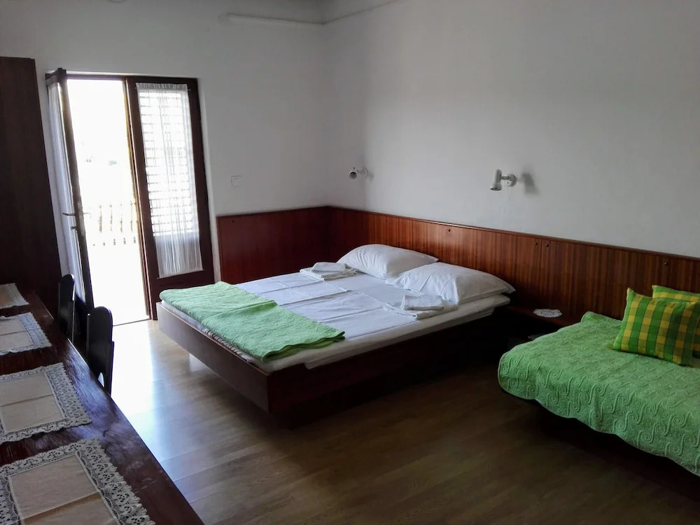 Apartments Dora Vrboska island Hvar