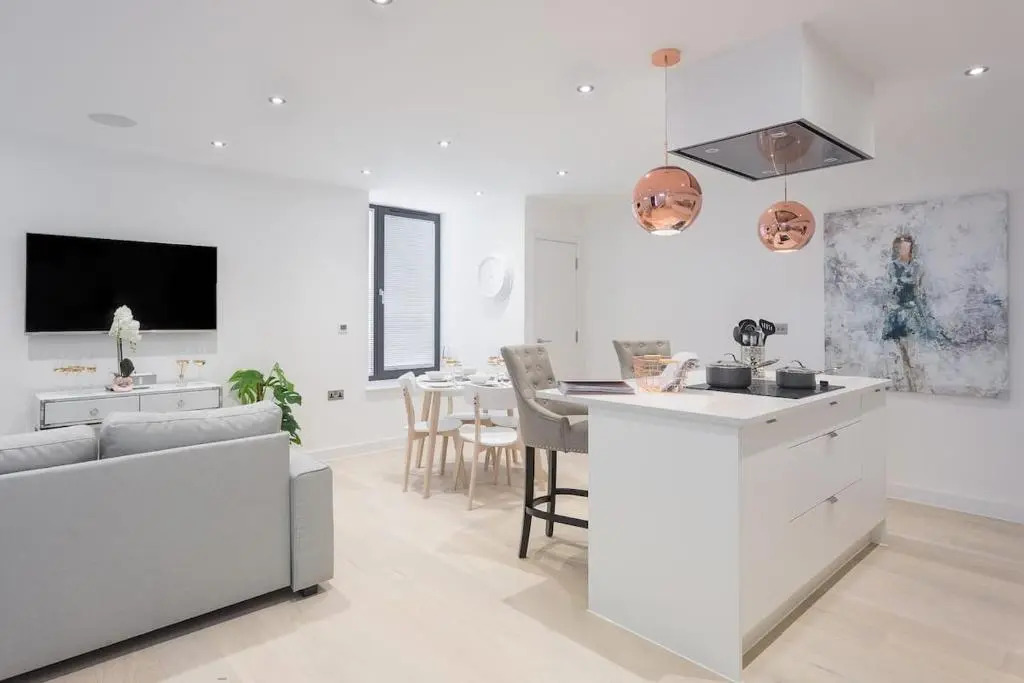 The Chapel 1 - Stylish 2 bed 2 bath Modern Home