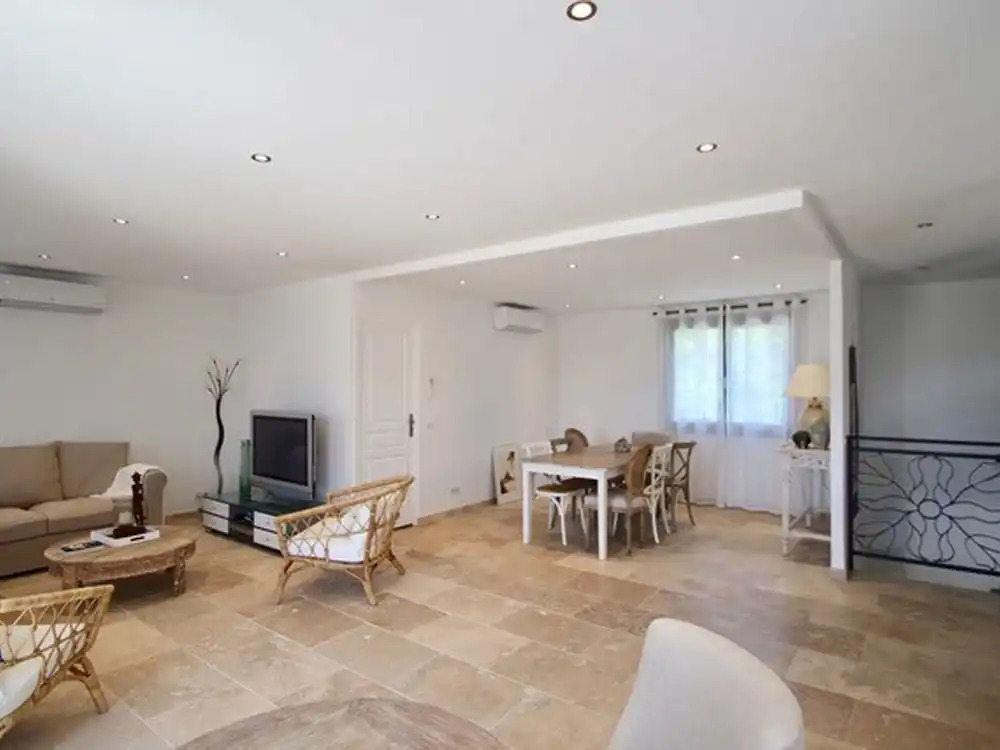 Inviting Holiday Home in La Croix Valmer With Swimming Pool