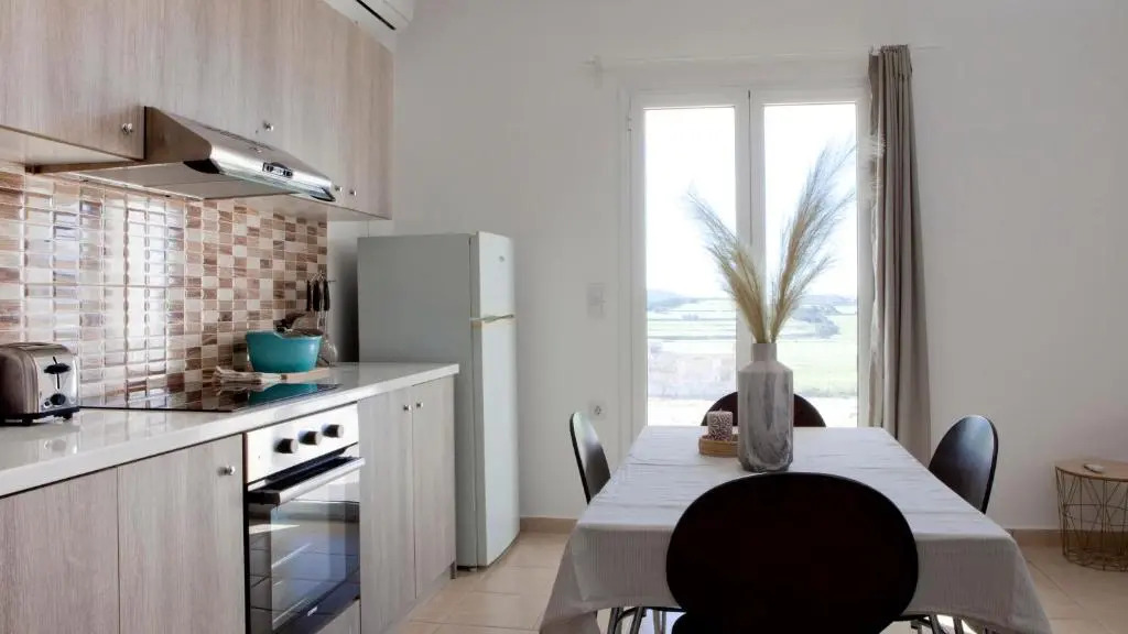 Family-size House in the fields of Naxos 2BR Queen, 2TV, 2WC