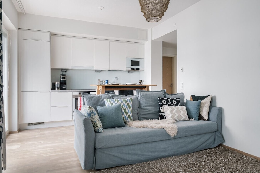 Modern 1BR Apt in Mall of Tripla