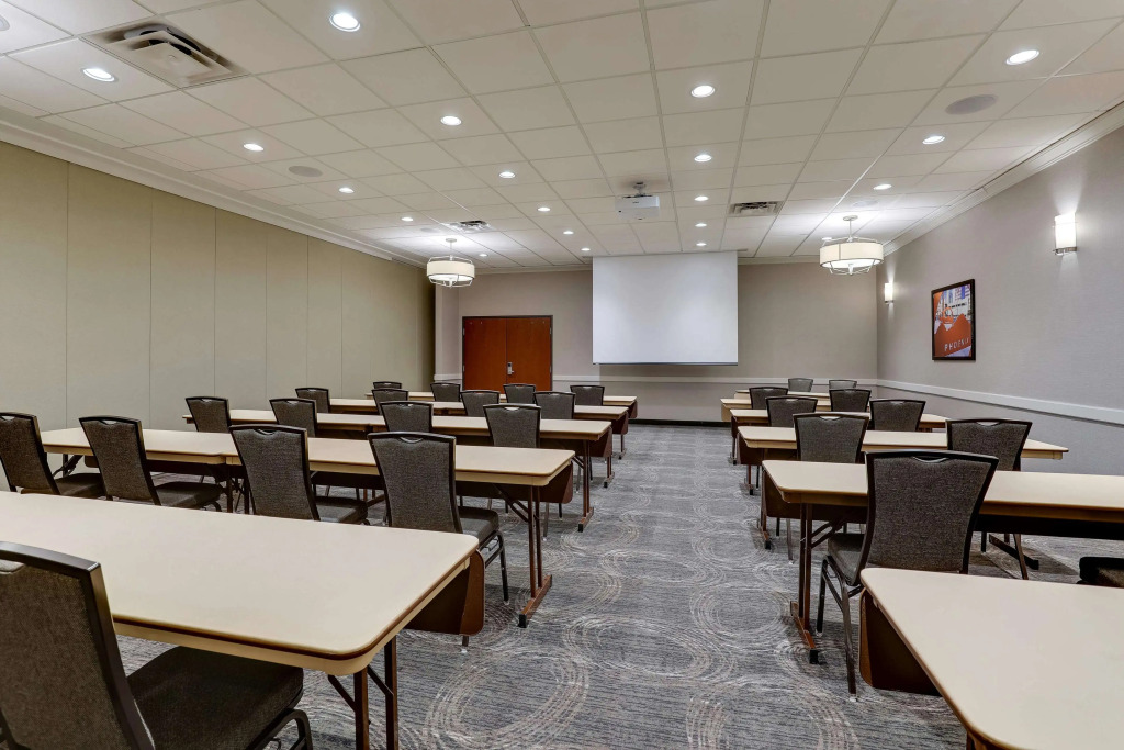 Drury Inn & Suites Phoenix Airport