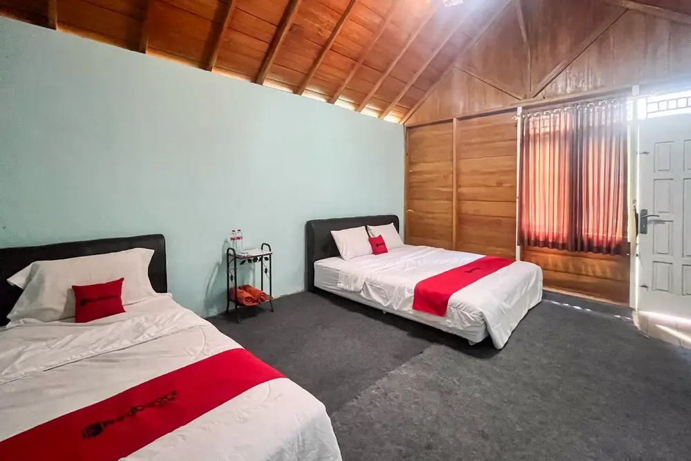 RedDoorz at Villa Waterfun Favour Pagar Alam