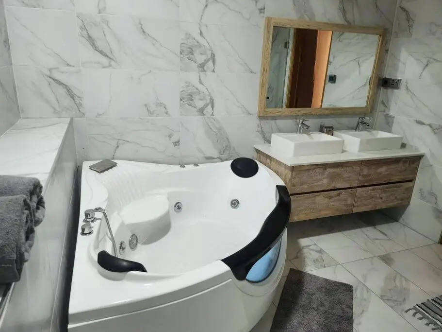 luxury cheerful 4 bedrooms villa in Calodyne