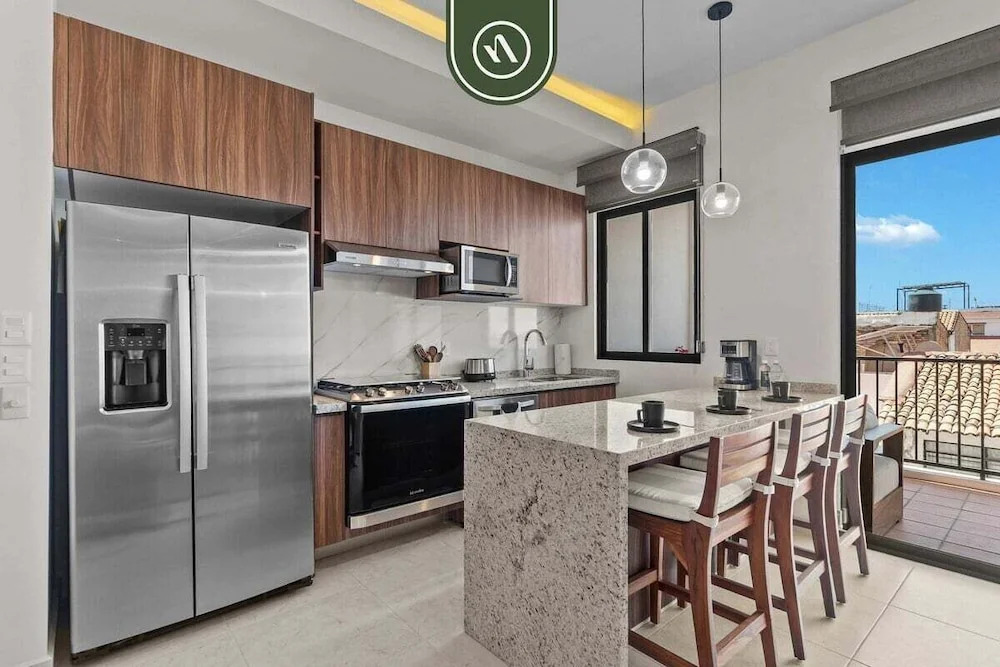 Luxury 2 BR - Downtown - Pool - Sunset in Terrace