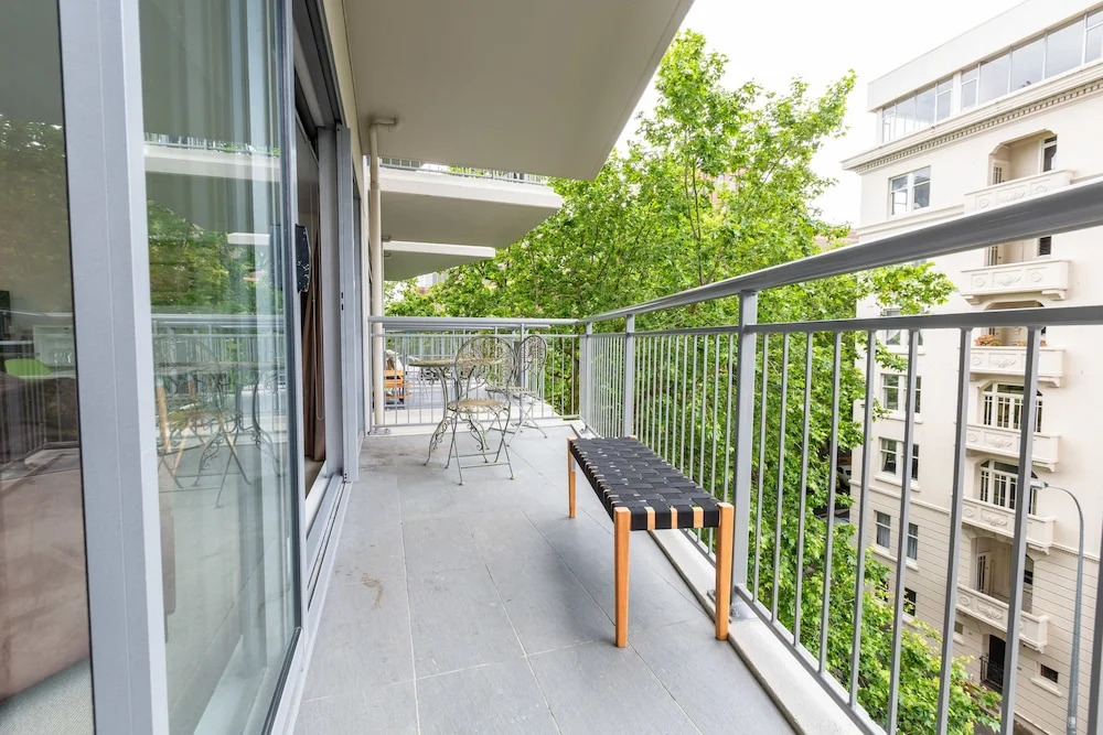 Cosy Two Bedroom in CBD with Pool