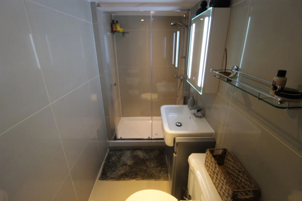 Beautiful Cosy 1 Bedroom Basement Apartment