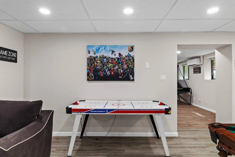Near Ski Resorts With Hot Tub Game and Movie Room