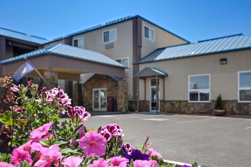 Yellowstone West Gate Hotel