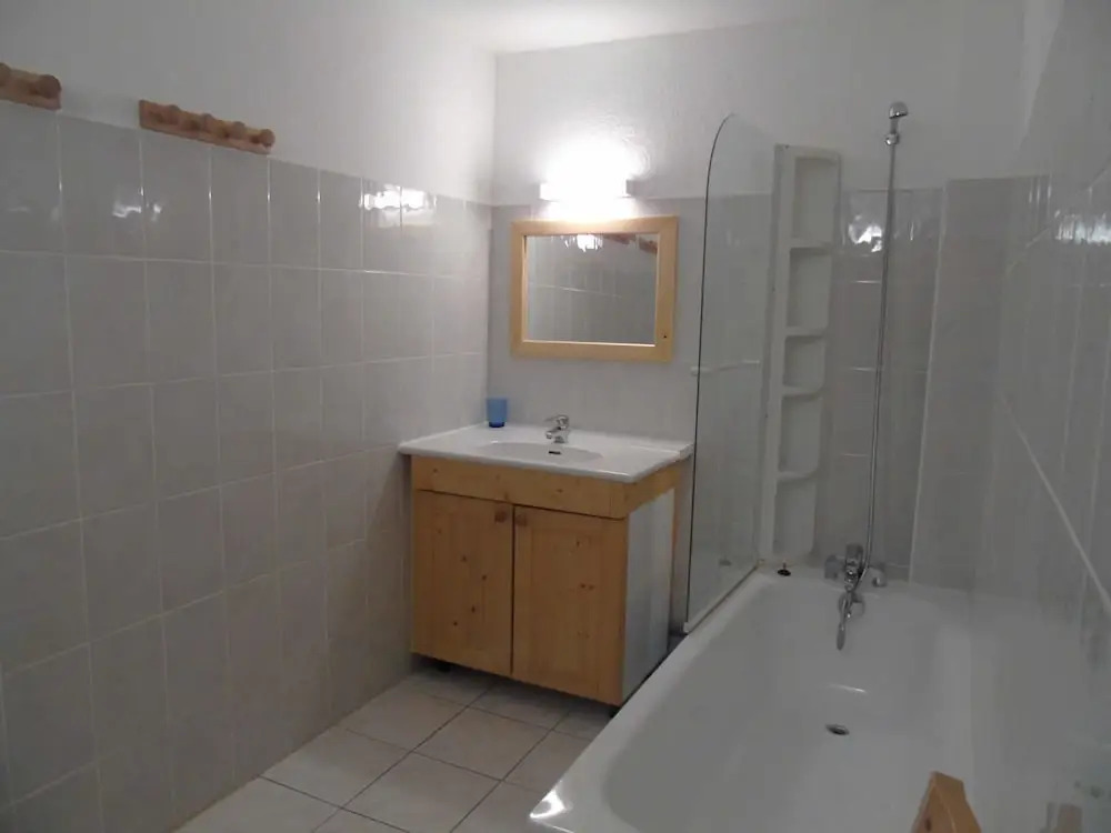 Lou Services Apartment CHAR8 LSI 001