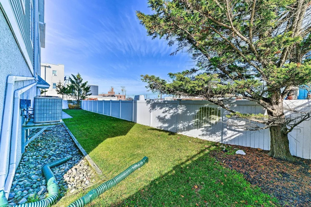 Wildwood Condo: Walk to Beach + Water Parks!