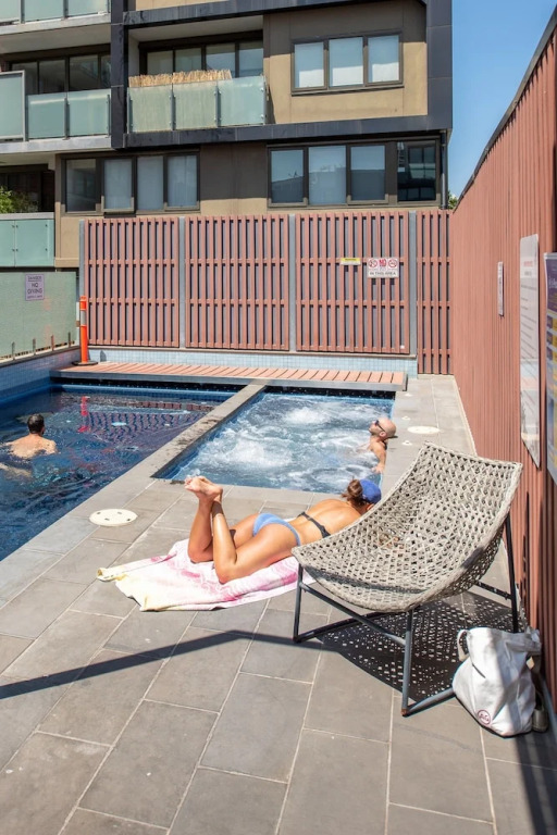 Fitzroy lifestyle 1 bed with pool, spa, sauna & gym