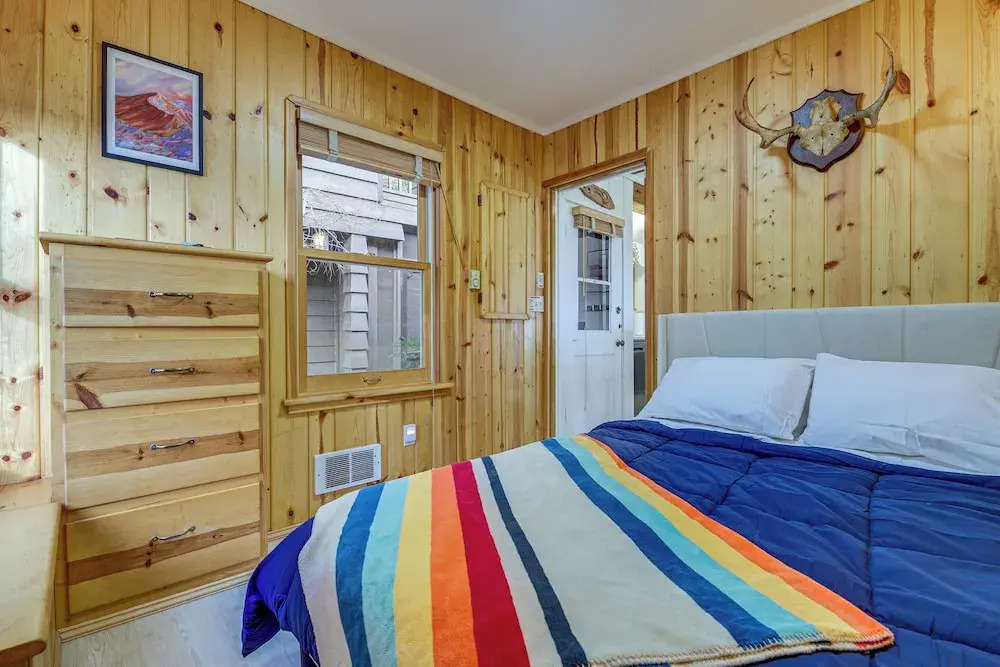 Private Beach & Views! Family Retreat in Freeland