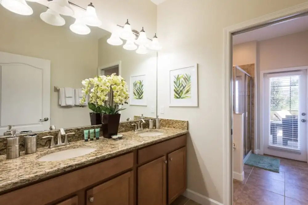 1401 Moonvalley Drive