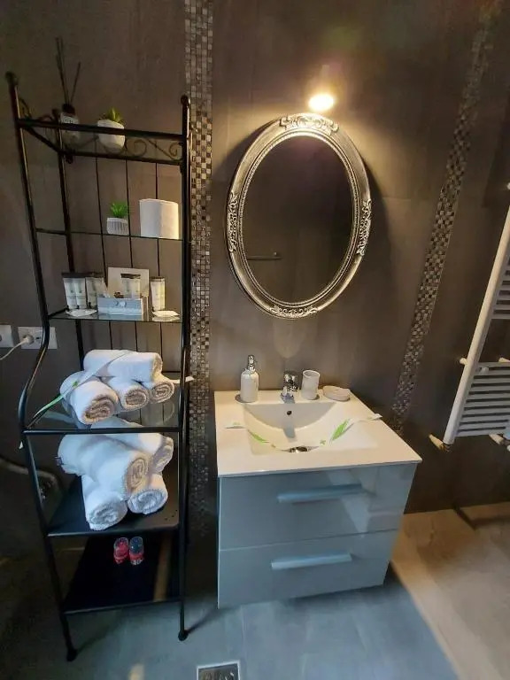 Apartament Andy Busteni 30 m de partie