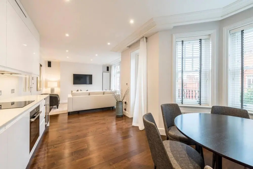 Light and Airy Central Three Bed Flat