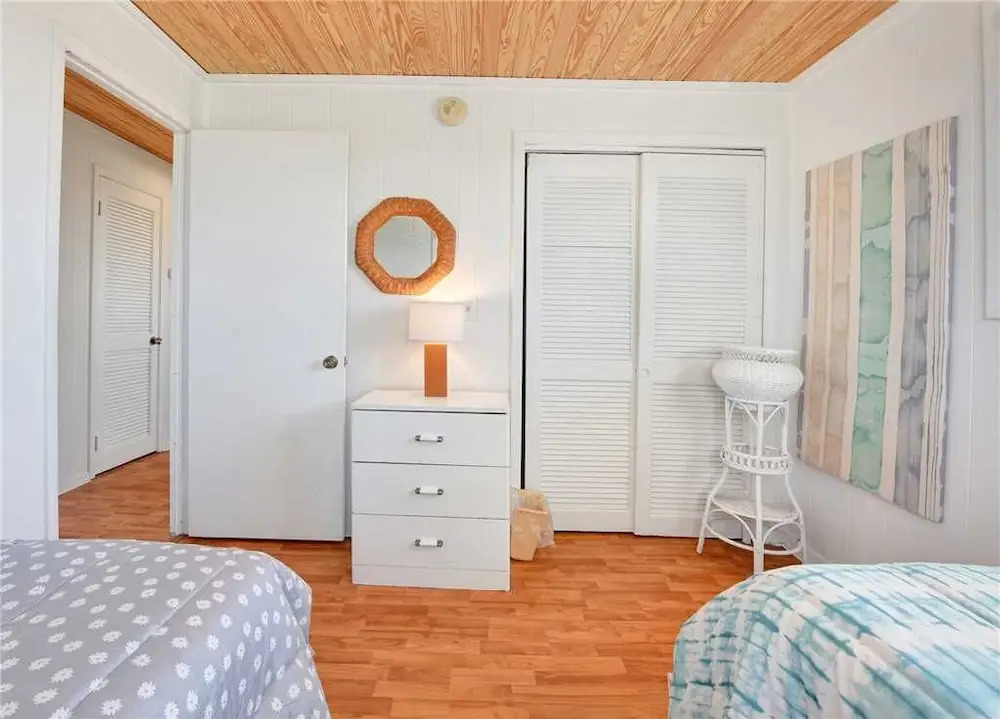 Harmony Beach House, 3 Bedrooms, Sleeps 6, Ocean Front, Large Deck
