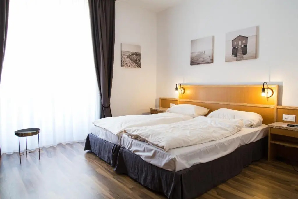 Enjoy 1313AG Hotel Touring