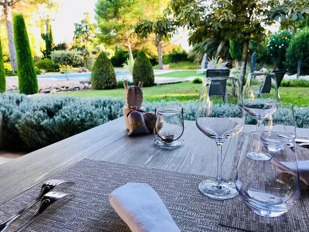 LE CLOS DES CYPRES - Maison dhôtes de Charme - Diner Gourmet & Bien-être