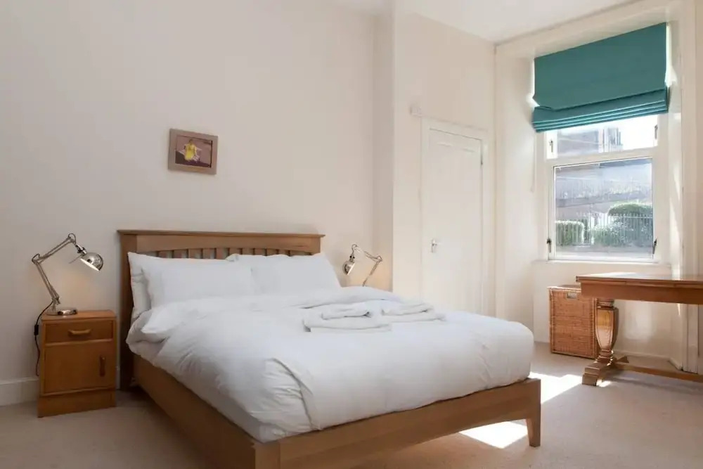 2 Bedroom Flat By The Sea