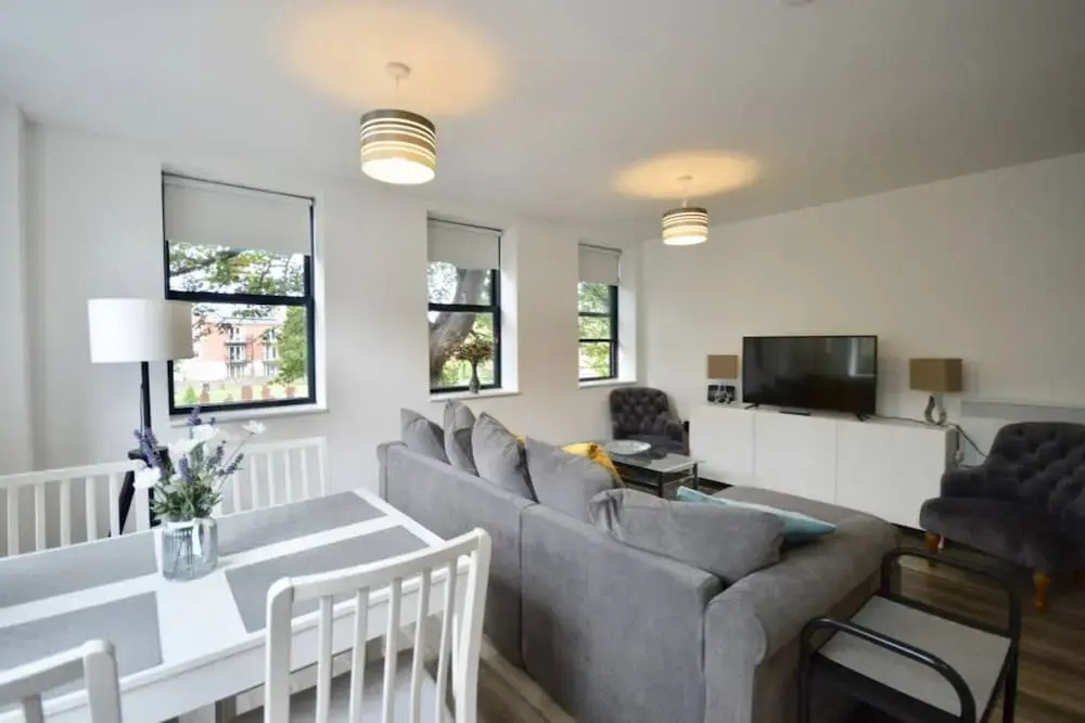 Stylish 2 Bedroom Apartment in Downtown Bristol