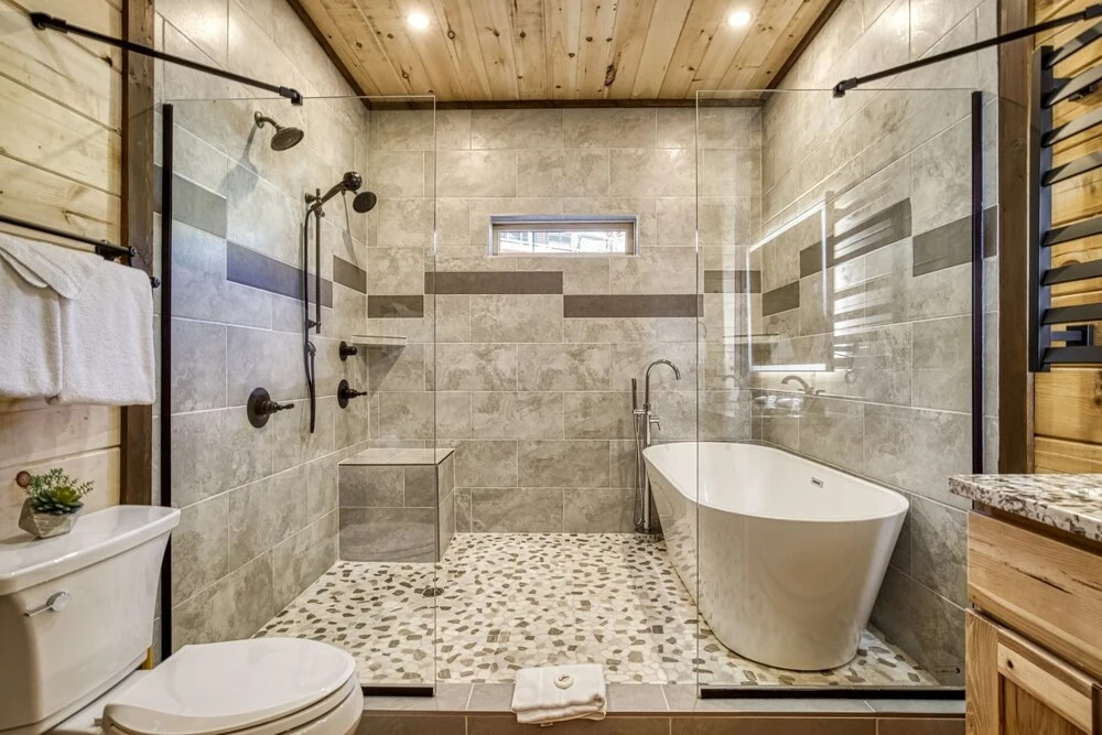 Ern806 - Splashin' Views 2 Bedroom Cabin by RedAwning