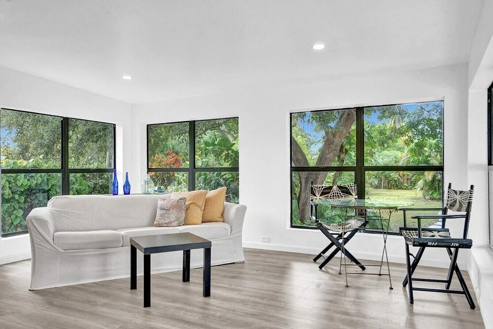 Luxe 3/2 Private Home W/bbq, Gazebo & Free Parking!