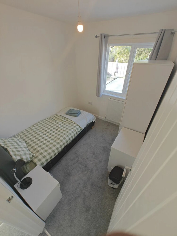 4-bed House in Southampton Ideal For Contractors