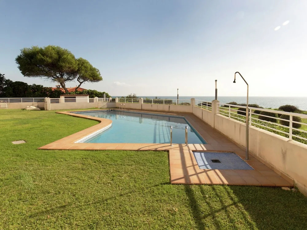 Quaint Apartment near Sea