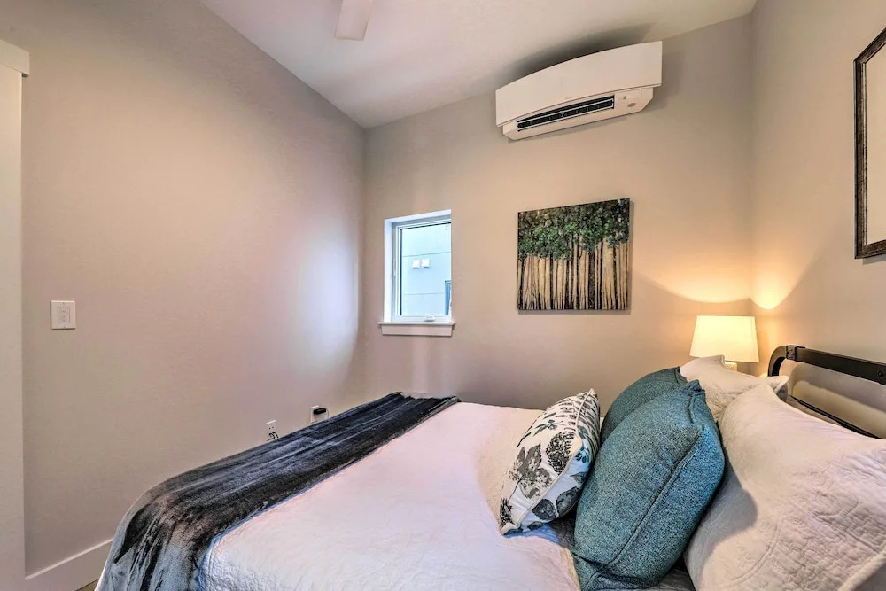 Spacious Portland Home: Walk Downtown