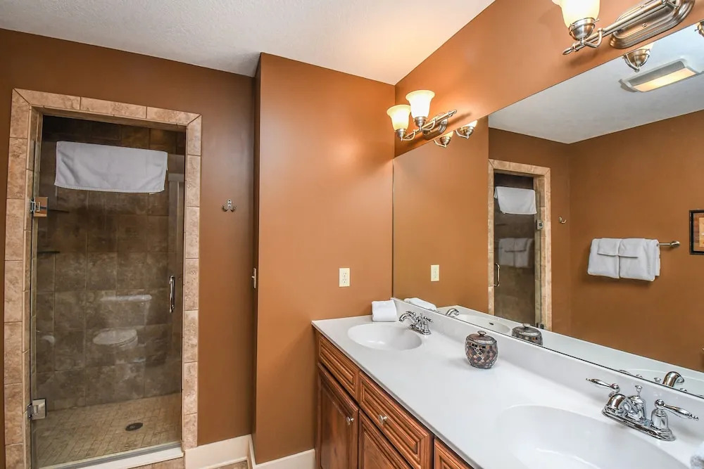 Breathe Easy 5 Bedroom Townhome