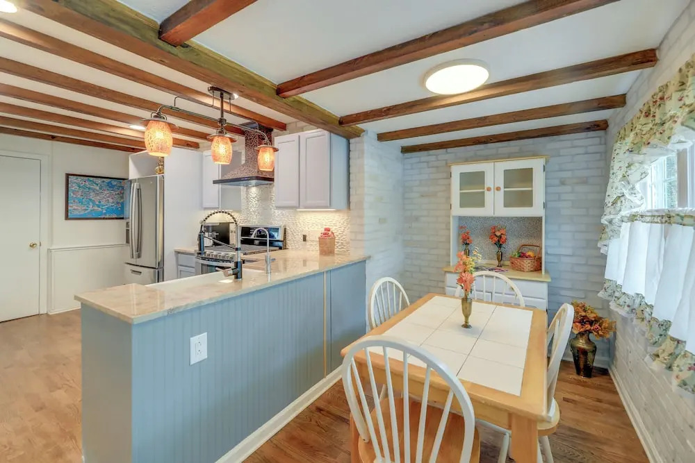 Charming New Bern Cottage w/ Grill & Fire Pit!