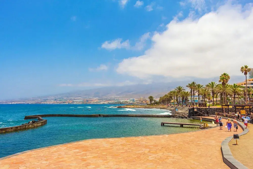 Las Americas Best-suite - Large Apartment With View, Garden and Swimming Pool