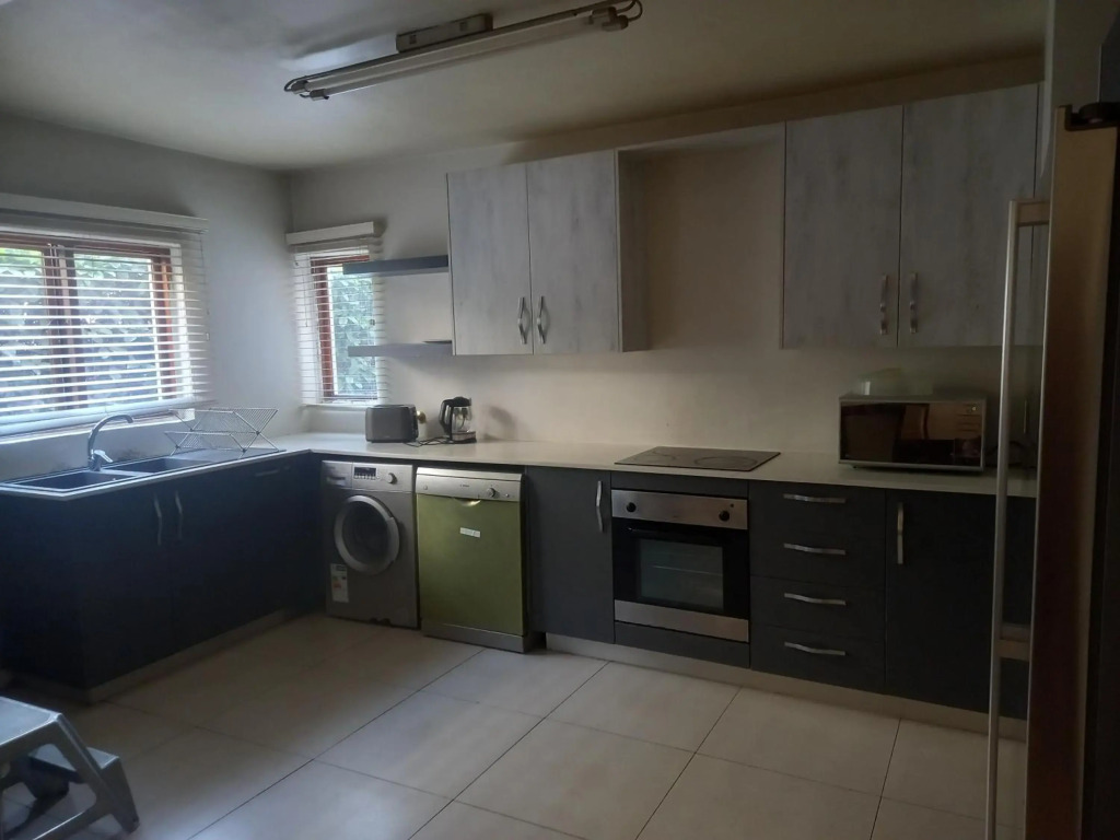 Mount Royal 02 Large 3 bedroom Ground floor apartment with Garden