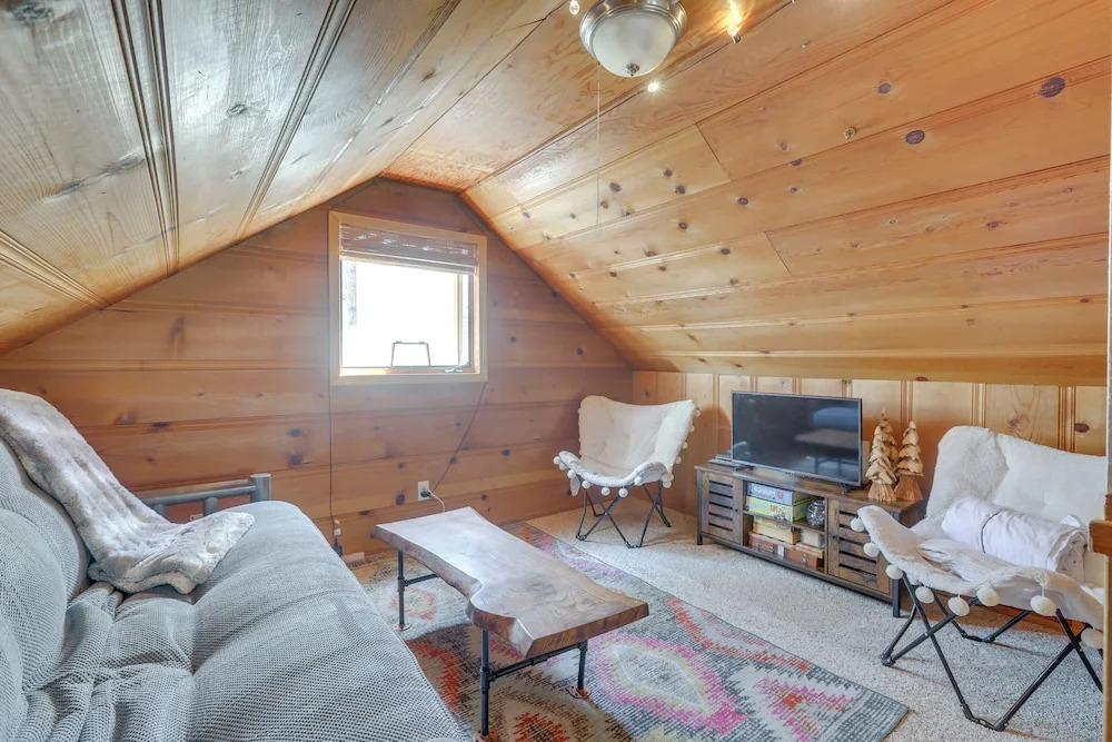 Tahoe Home in the Pines: Quiet Neighborhood!
