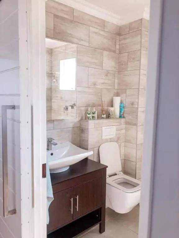 Newly Renovated 2 bed Apartment - Kingston Estate