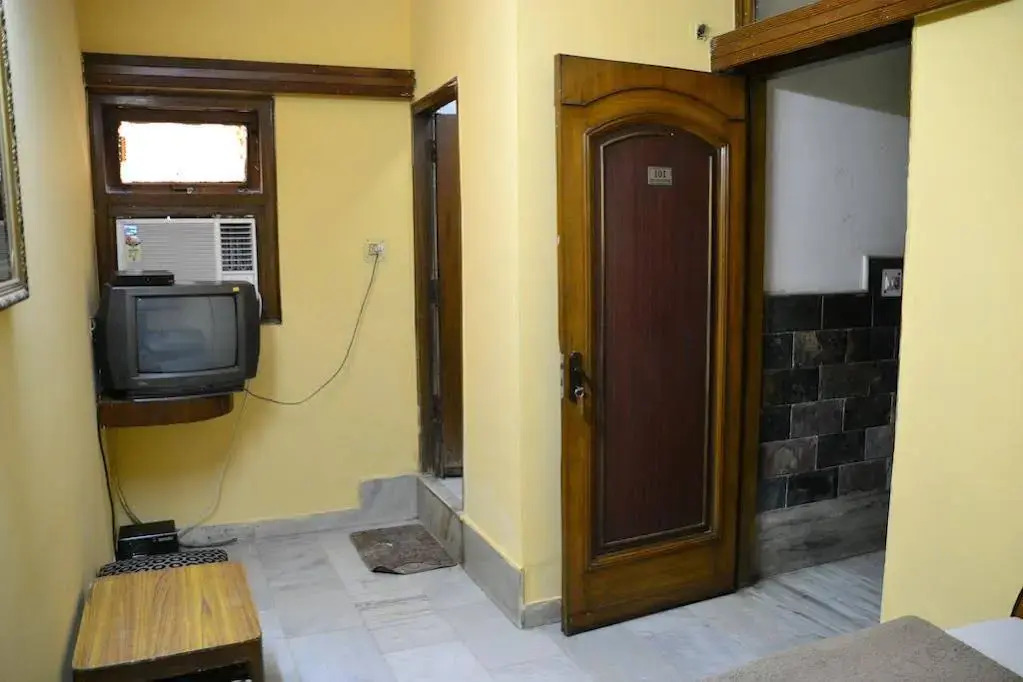 Hotel Yes Please A Budget Friendly Guest House